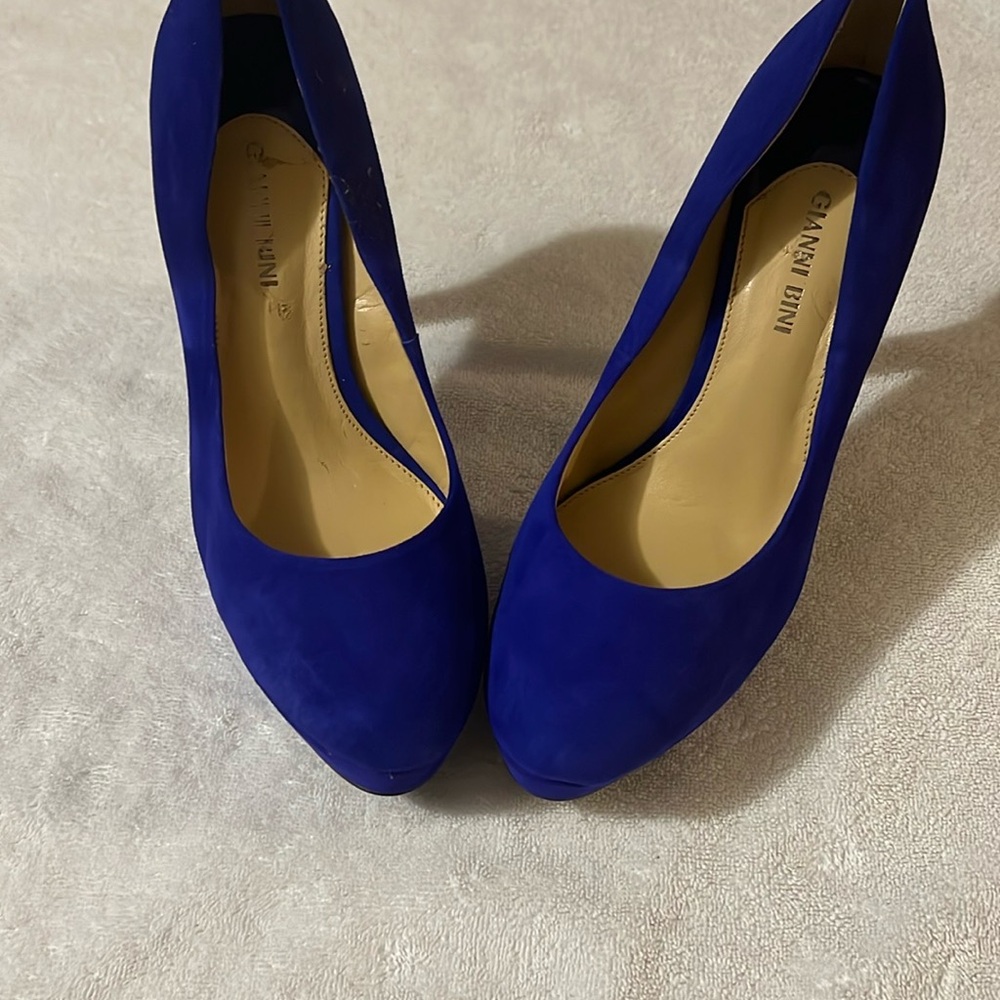 Gianni Bini Blue Heels Elegant Suede